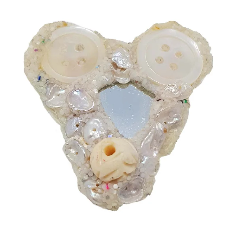 WHITE BUTTON HEART BROOCH