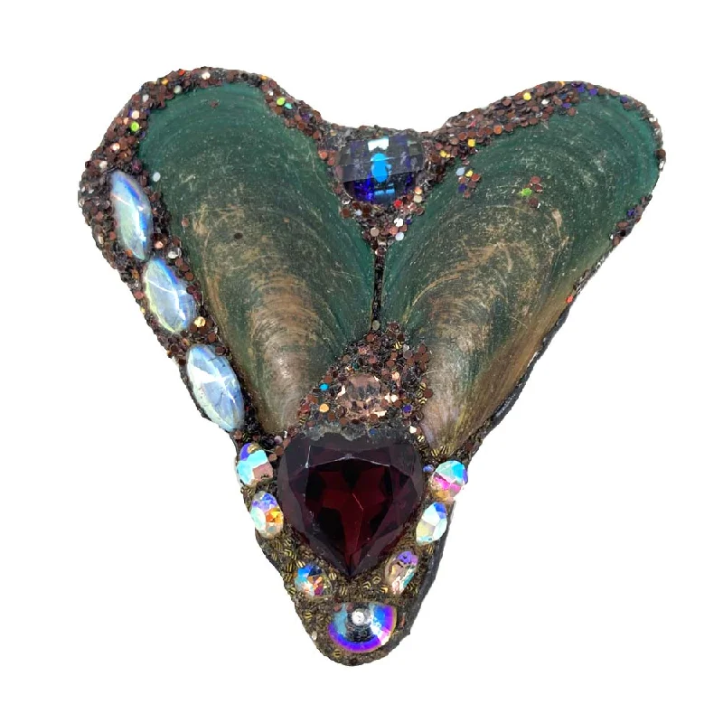 MUSSEL SHELL HEART BROOCH - SNACK